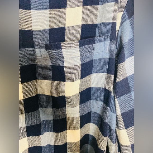 Men's Croft & Barrow, Classic Fit, Button Down Collar Dress Shirt. Blue. Size L - Picture 5 of 6